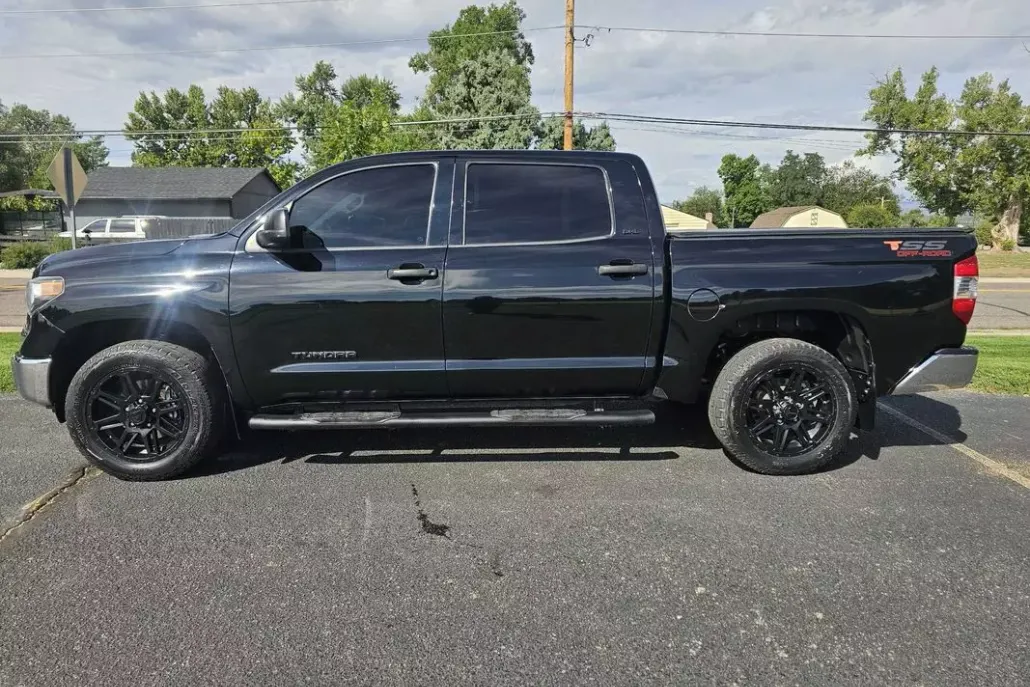 2018 Toyota Tundra SR5 photo 1