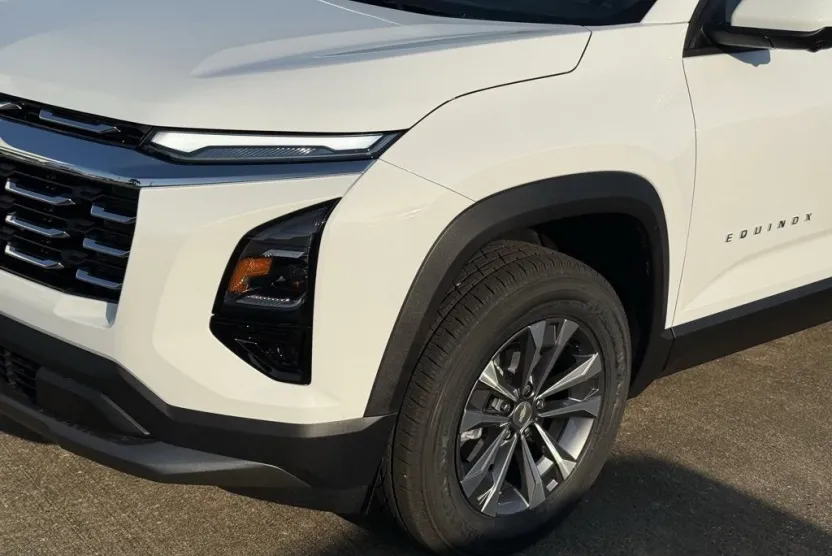 2026 Chevrolet Equinox LT photo 1