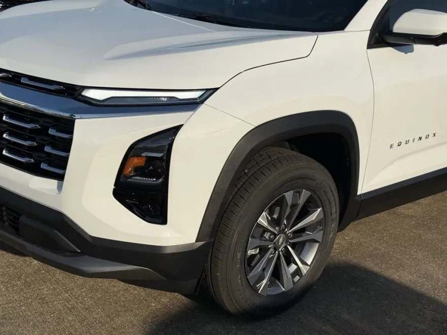 2026 Chevrolet Equinox LT photo 1