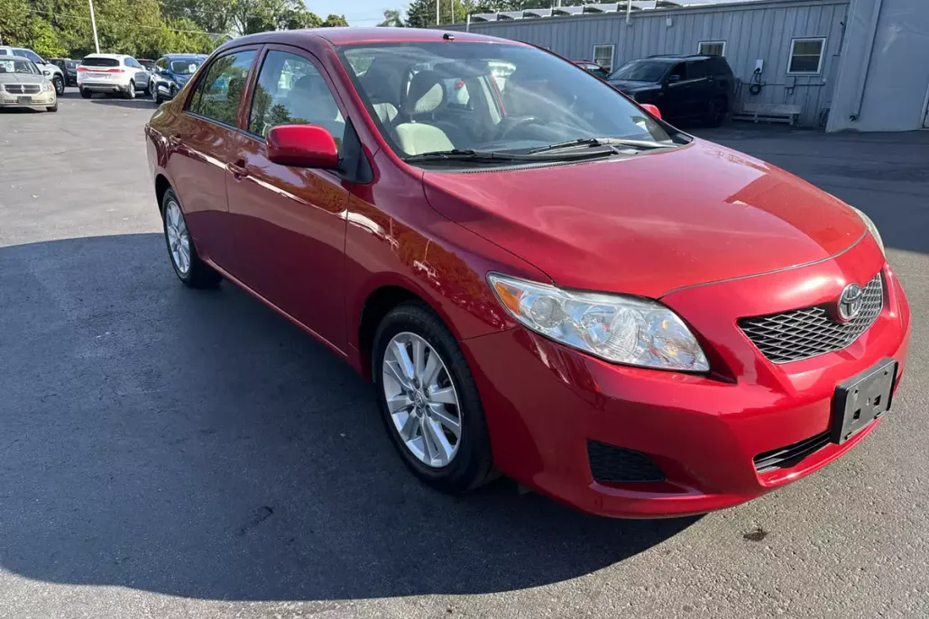2009 Toyota Corolla LE photo 1