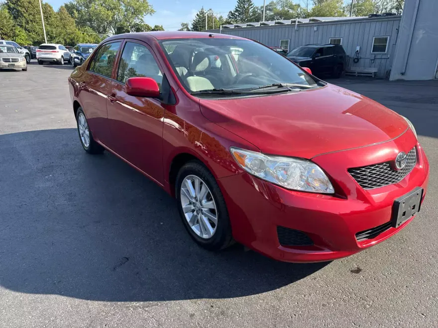 2009 Toyota Corolla LE photo 1