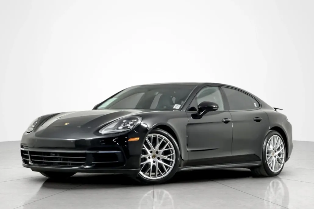 2018 Porsche Panamera 4 photo 1