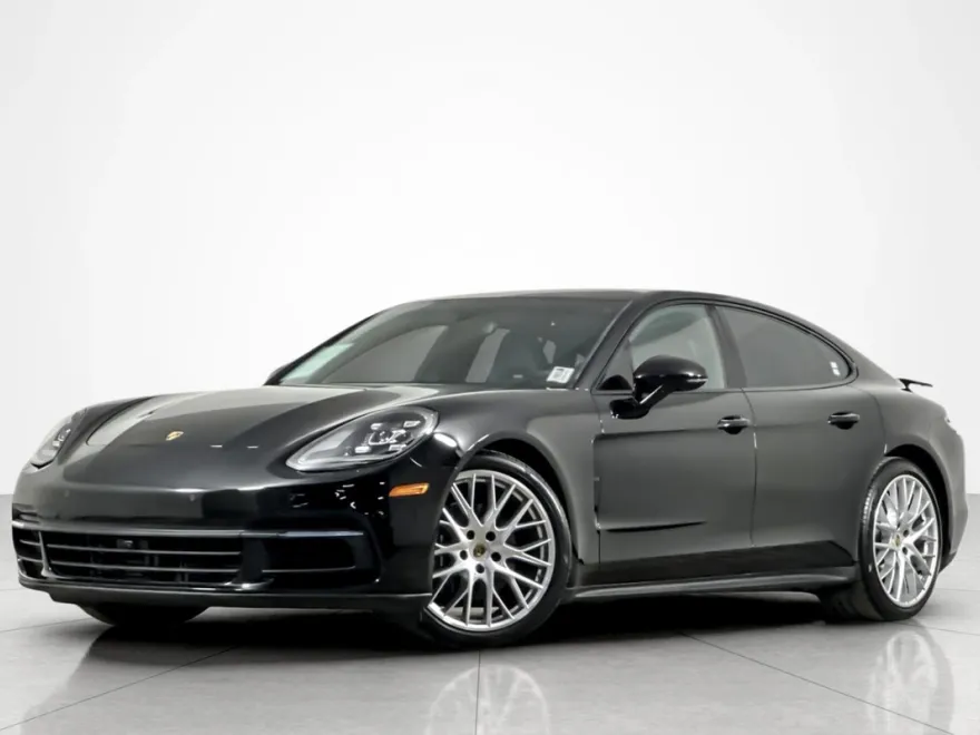 2018 Porsche Panamera 4 photo 1