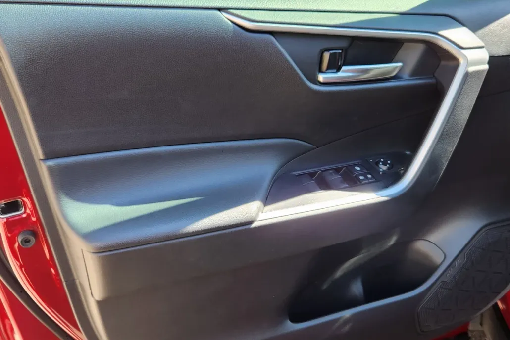 2021 Toyota RAV4 Hybrid XLE photo 1