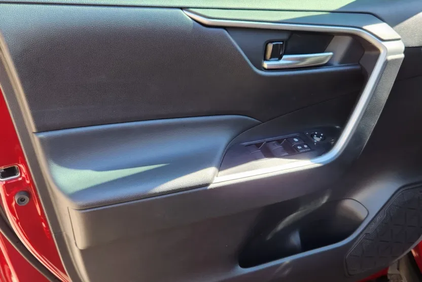 2021 Toyota RAV4 Hybrid XLE photo 1