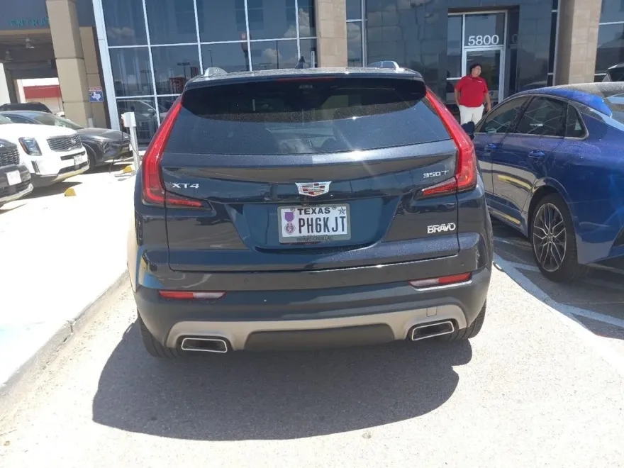 2023 Cadillac XT4 Premium Luxury photo 1