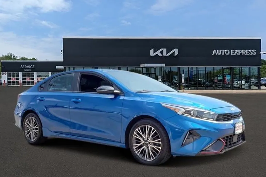 2022 Kia Forte GT-Line photo 1
