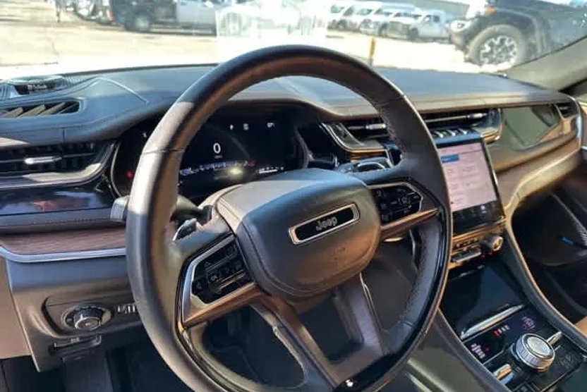 2023 Jeep Grand Cherokee L Summit photo 1