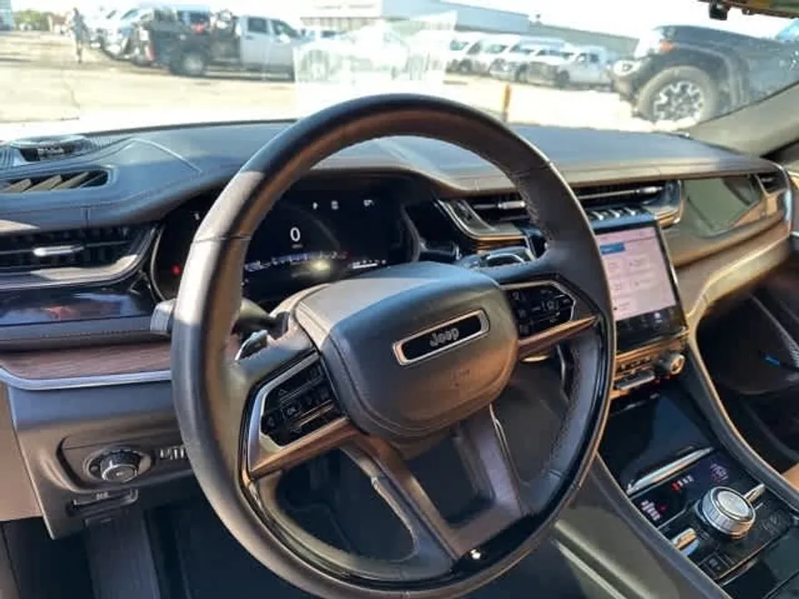 2023 Jeep Grand Cherokee L Summit photo 1
