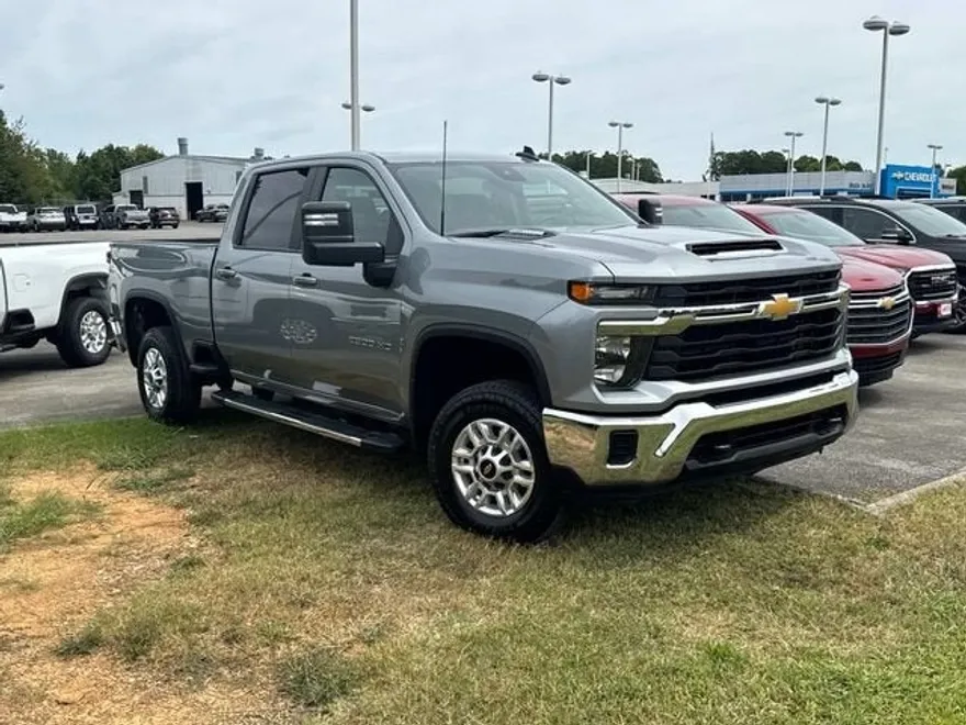 2024 Chevrolet Silverado 2500HD LT photo 1