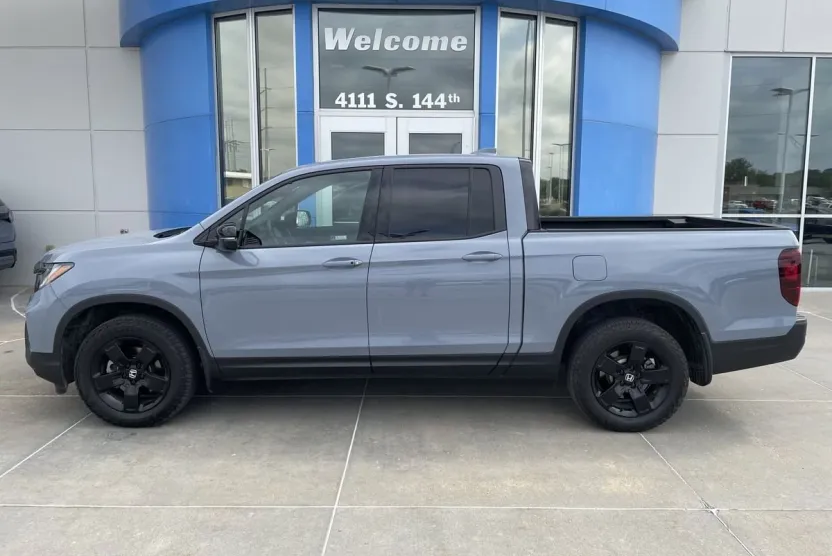 2024 Honda Ridgeline Black Edition photo 1