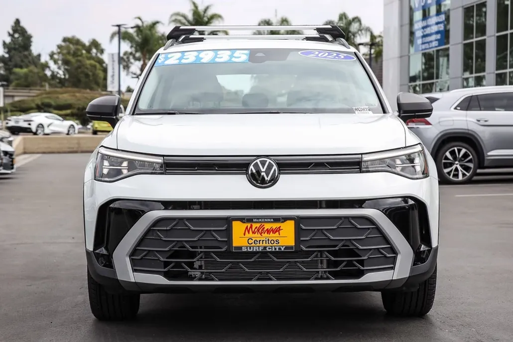 2025 Volkswagen Taos S photo 1