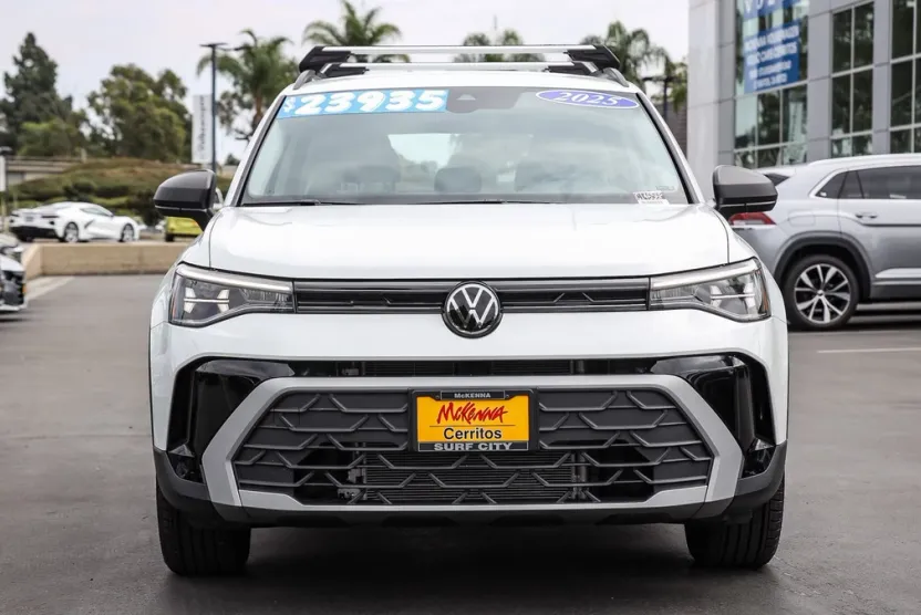 2025 Volkswagen Taos S photo 1