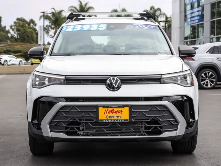 2025 Volkswagen Taos S photo 1