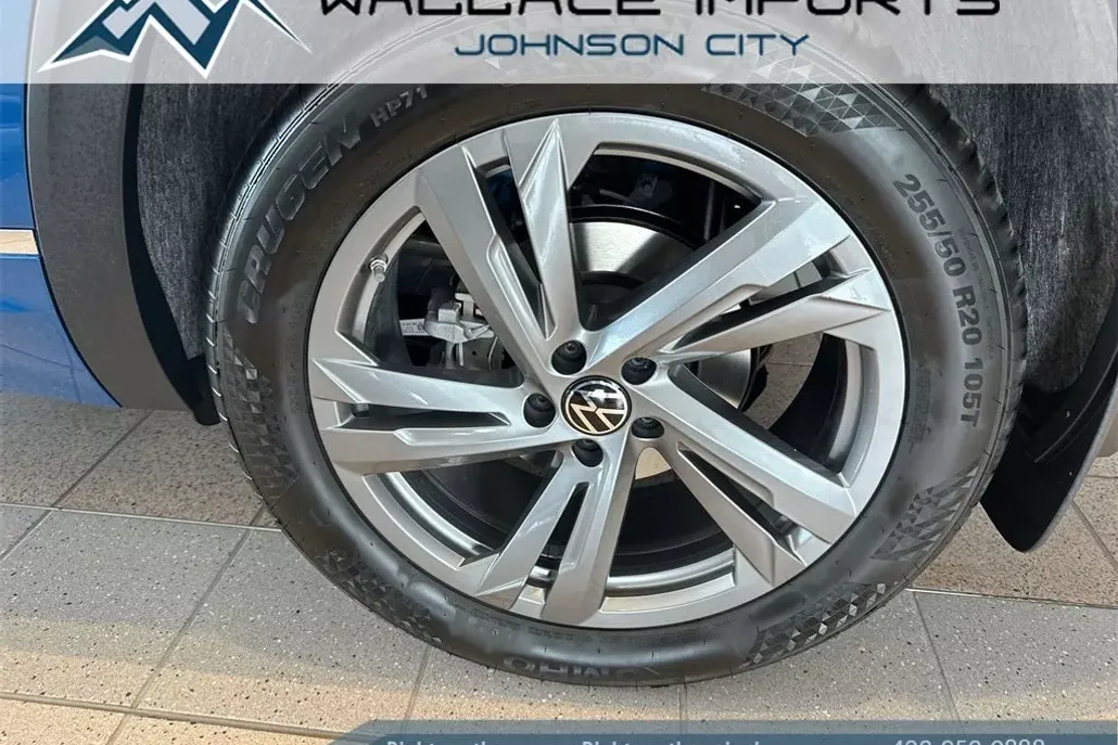 2024 Volkswagen Atlas Cross Sport SEL R-Line photo 1