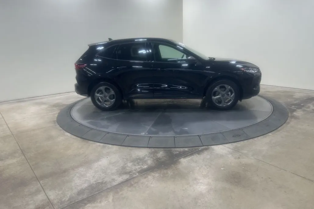 2024 Ford Escape ST-Line photo 1