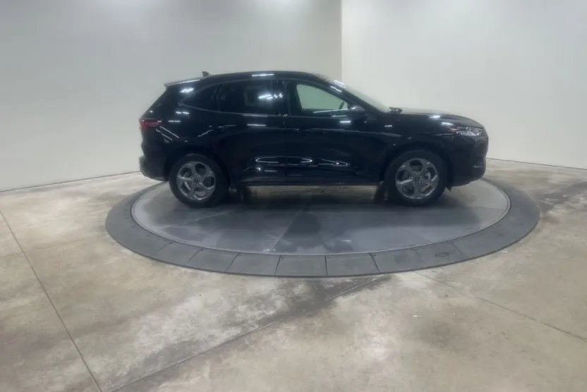 2024 Ford Escape ST-Line photo 1