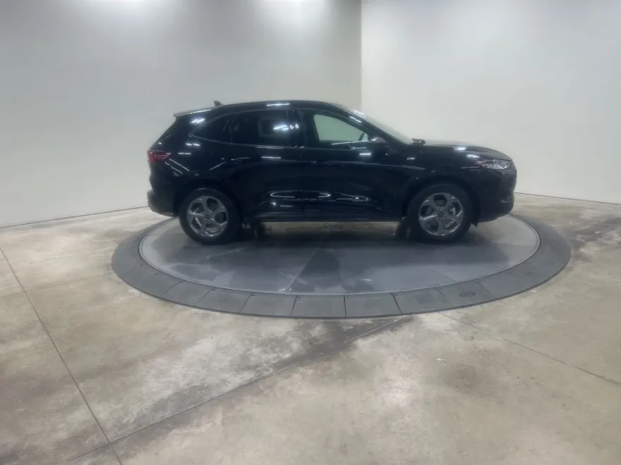 2024 Ford Escape ST-Line photo 1