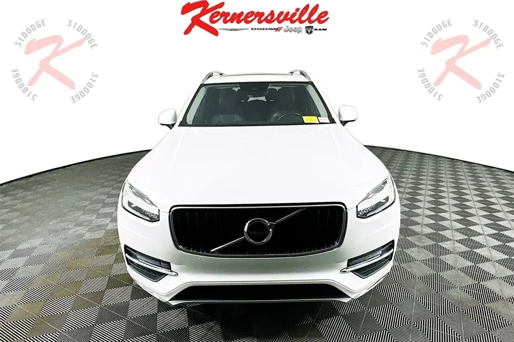 2019 Volvo XC90 T5 Momentum photo 1