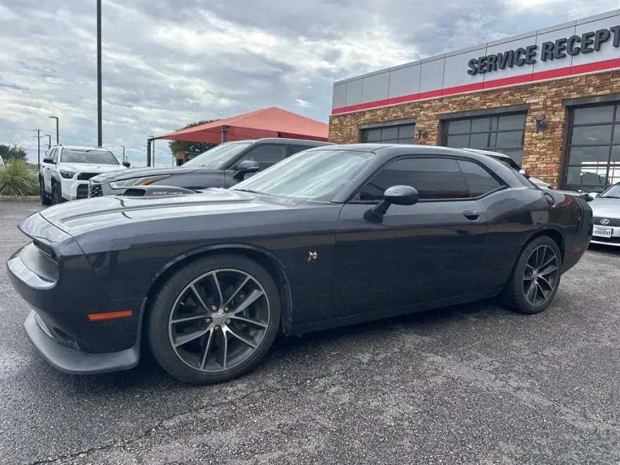 2016 Dodge Challenger R/T Scat Pack photo 1
