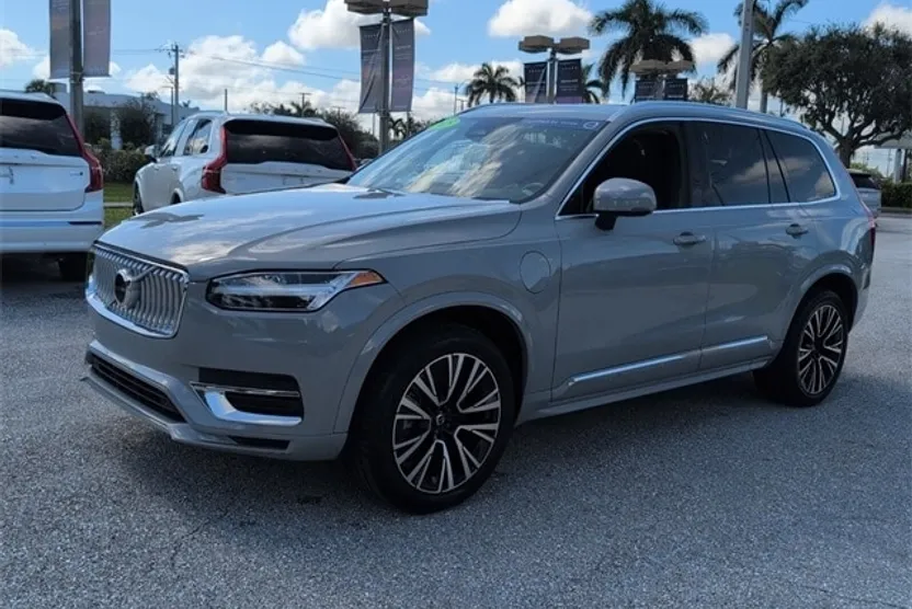 2025 Volvo XC90 T8 Core photo 1