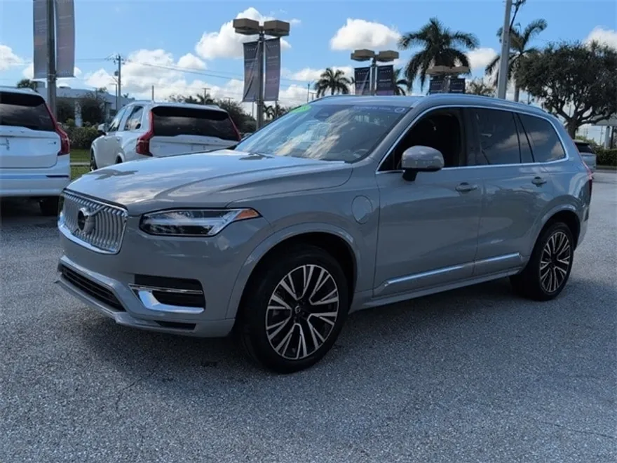 2025 Volvo XC90 T8 Core photo 1