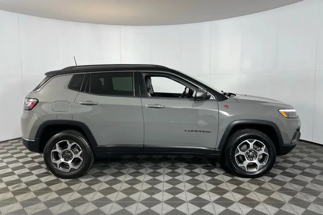 2022 Jeep Compass Trailhawk photo 1
