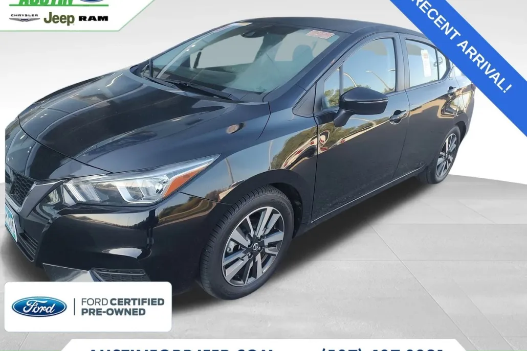 2021 Nissan Versa SV photo 1