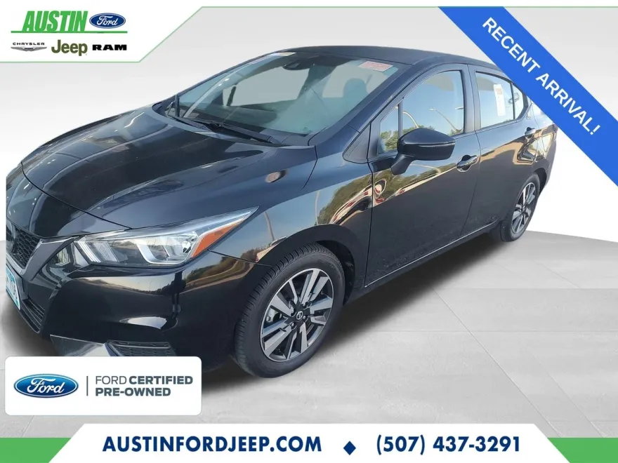 2021 Nissan Versa SV photo 1