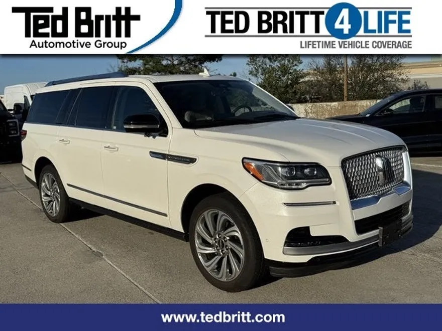 2022 Lincoln Navigator L Reserve photo 1