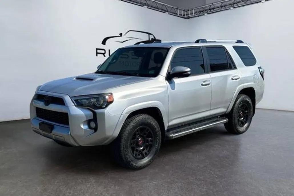 2018 Toyota 4Runner TRD Off-Road photo 1