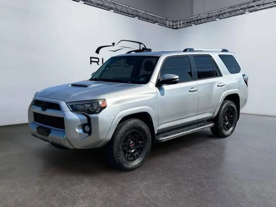 2018 Toyota 4Runner TRD Off-Road photo 1
