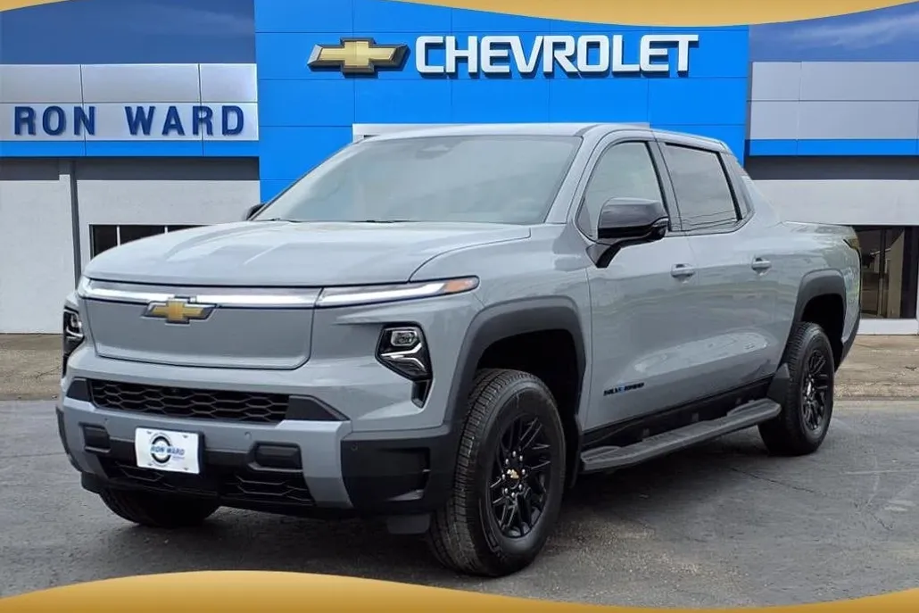 2025 Chevrolet Silverado EV LT photo 1