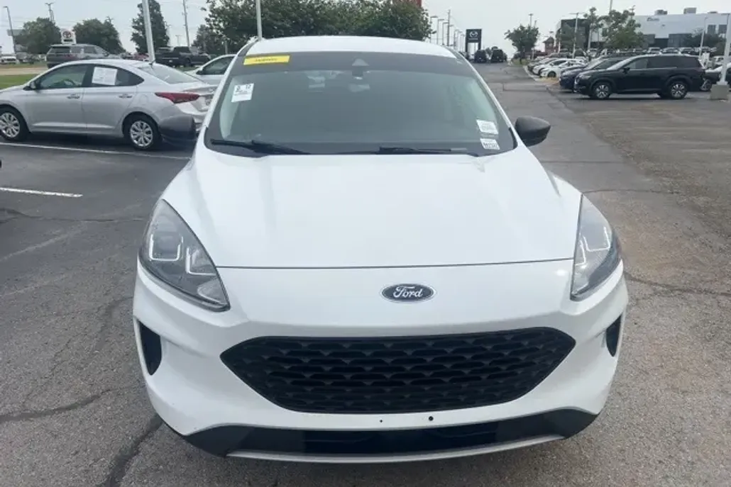 2022 Ford Escape S photo 1