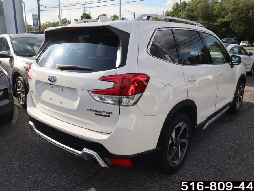 2023 Subaru Forester Touring photo 1