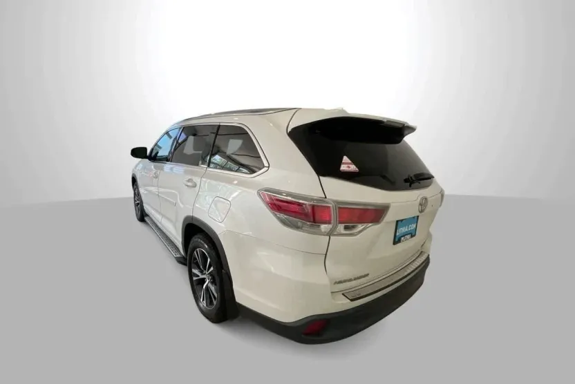 2016 Toyota Highlander XLE photo 1