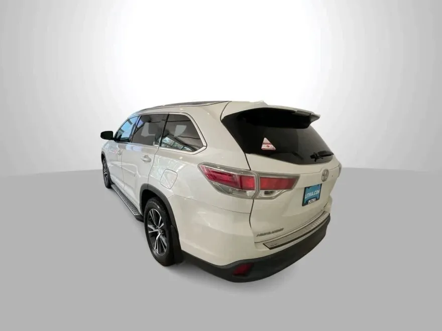 2016 Toyota Highlander XLE photo 1