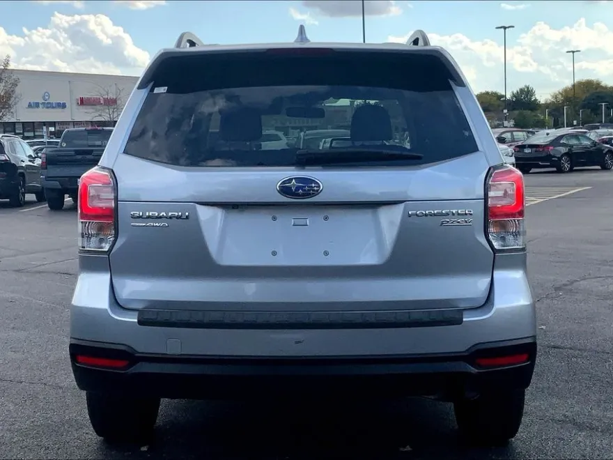 2017 Subaru Forester 2.5i Premium photo 1