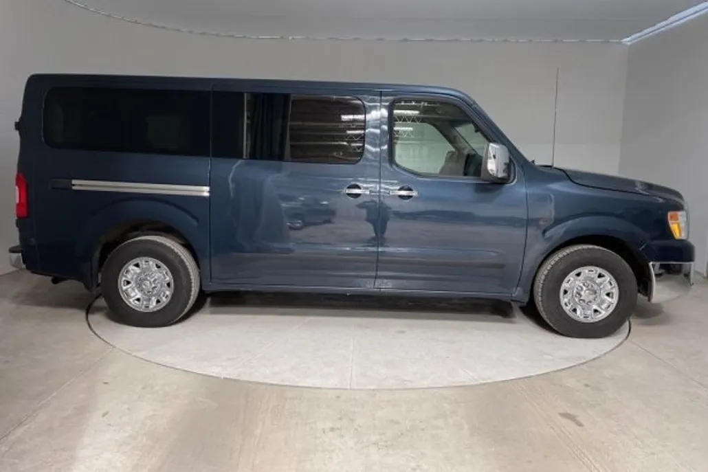2018 Nissan NV3500 HD SL photo 1