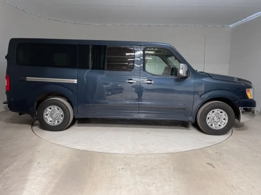2018 Nissan NV3500 HD SL photo 1
