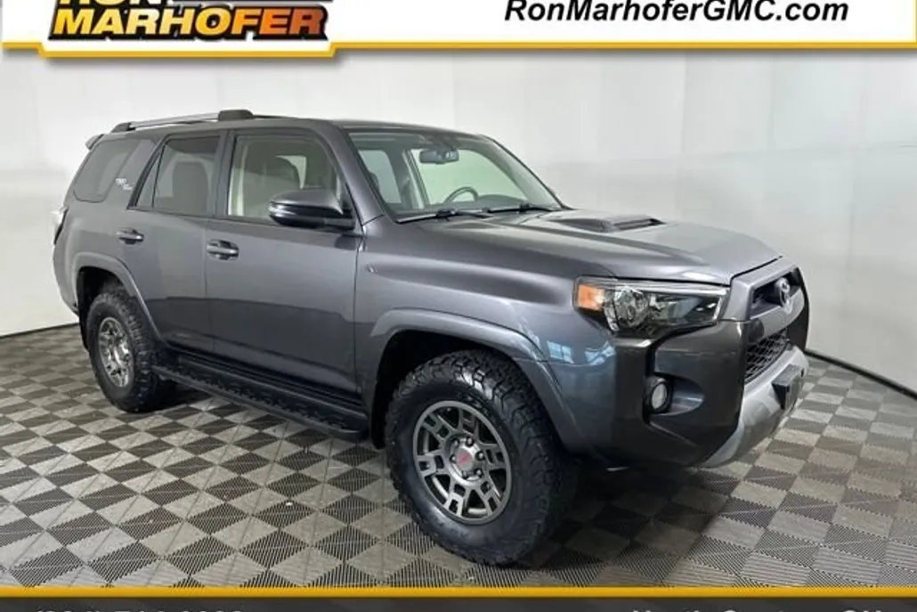 2018 Toyota 4Runner SR5 photo 1