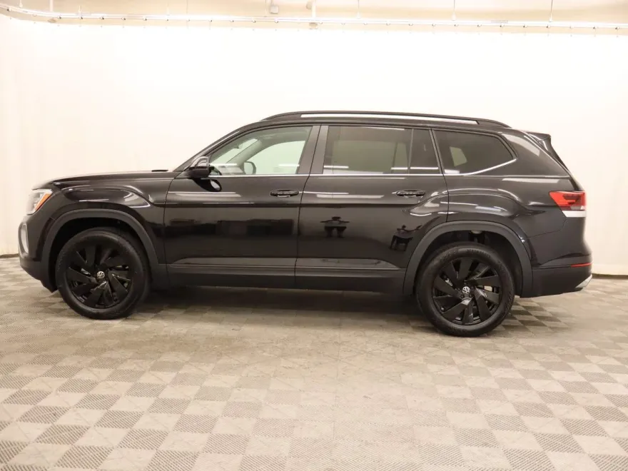 2026 Volkswagen Atlas SE Technology photo 1