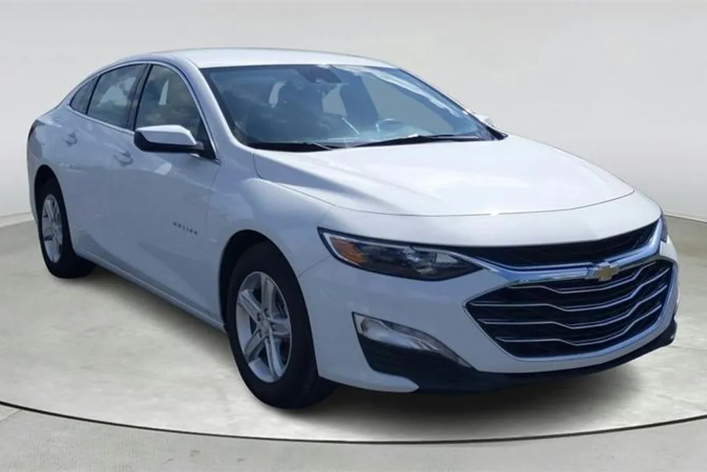 2024 Chevrolet Malibu 1LT photo 1