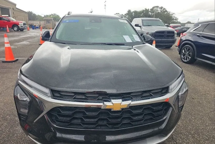 2025 Chevrolet Trax LT photo 1