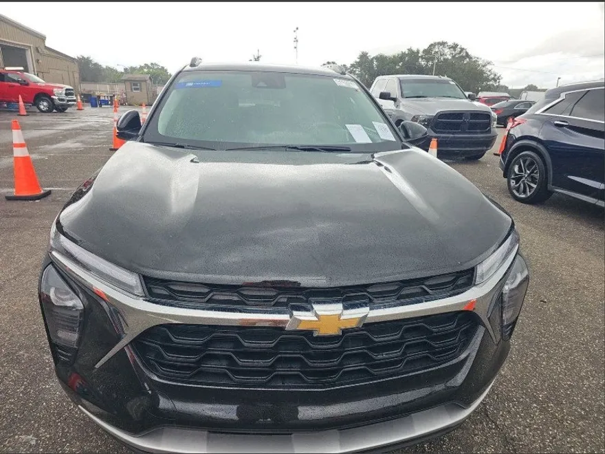 2025 Chevrolet Trax LT photo 1