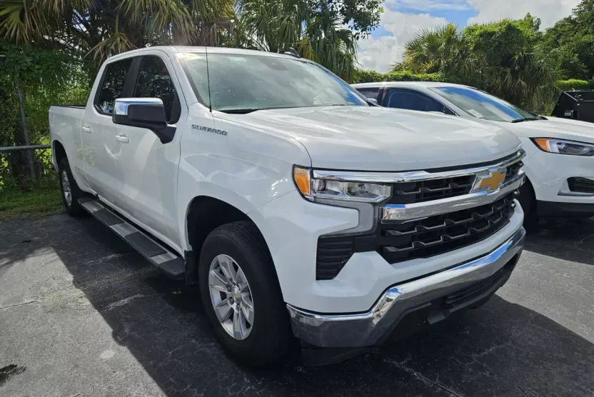 2024 Chevrolet Silverado 1500 LT photo 1