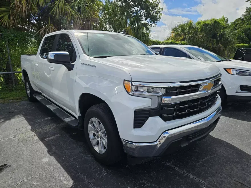 2024 Chevrolet Silverado 1500 LT photo 1