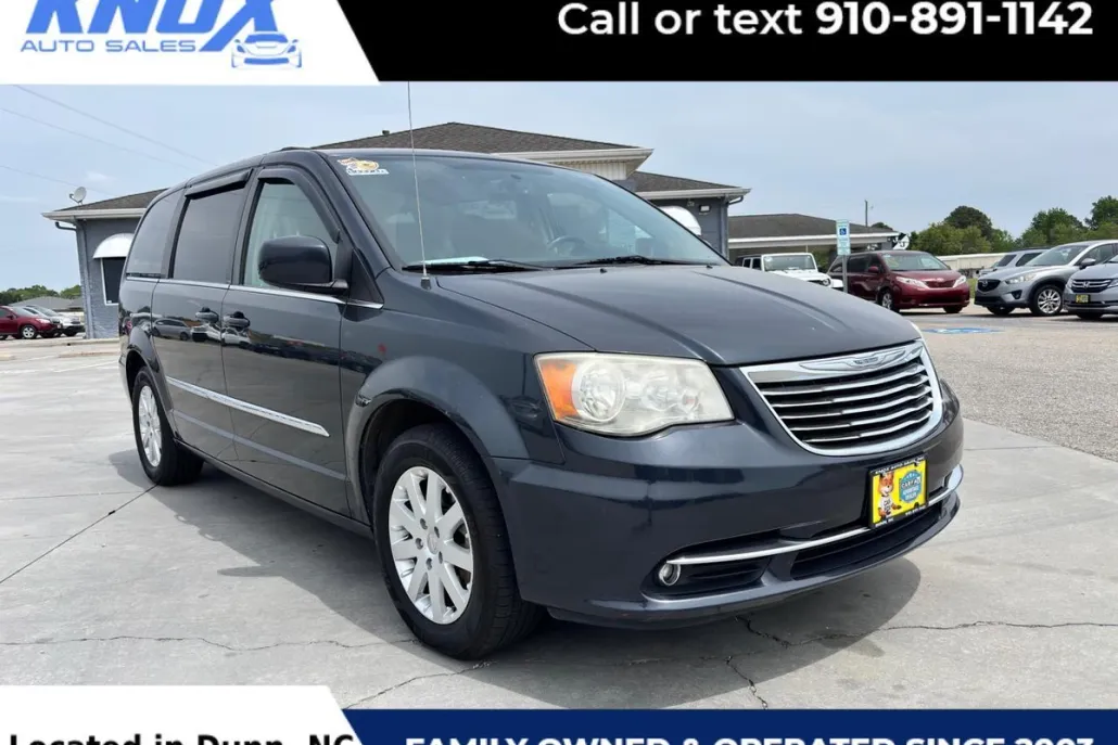 2014 Chrysler Town & Country Touring photo 1