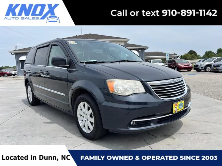2014 Chrysler Town & Country Touring photo 1