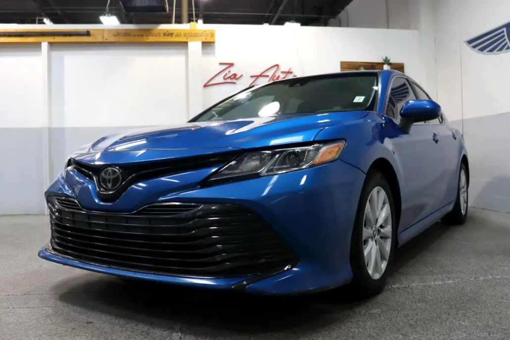 2019 Toyota Camry LE photo 1